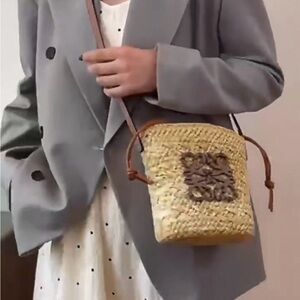 Crossbody bag in straw